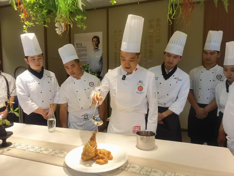 时代光影 百部川扬丨泸州职业技术学院：执产教融合之笔 书写川菜文化传承与育人“佳肴”_fororder_教学现场-摄影-冯巧凤-(3)