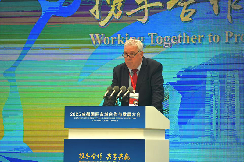 国际“朋友圈”不断扩大 2025成都国际友城合作与发展大会开幕_fororder_比利时弗拉芒·布拉邦省省长詹·斯普伦发言-摄影-王昊天