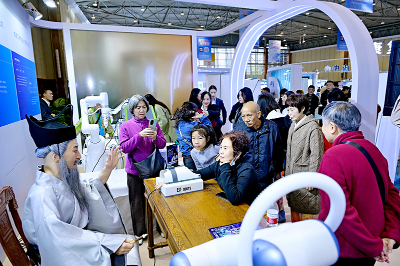 中央广播电视总台“智享未来——保姆机器人大会”成都智慧康养机器人展演在成都启幕_fororder_3