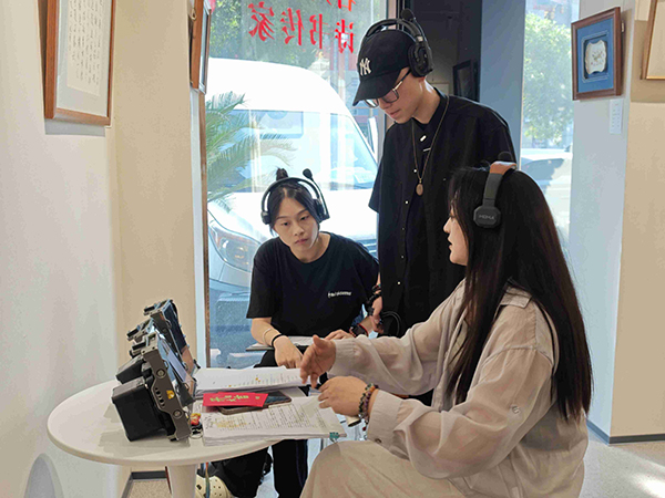 成都造！百年文化老字号首个微短剧正式开机_fororder_图片-3