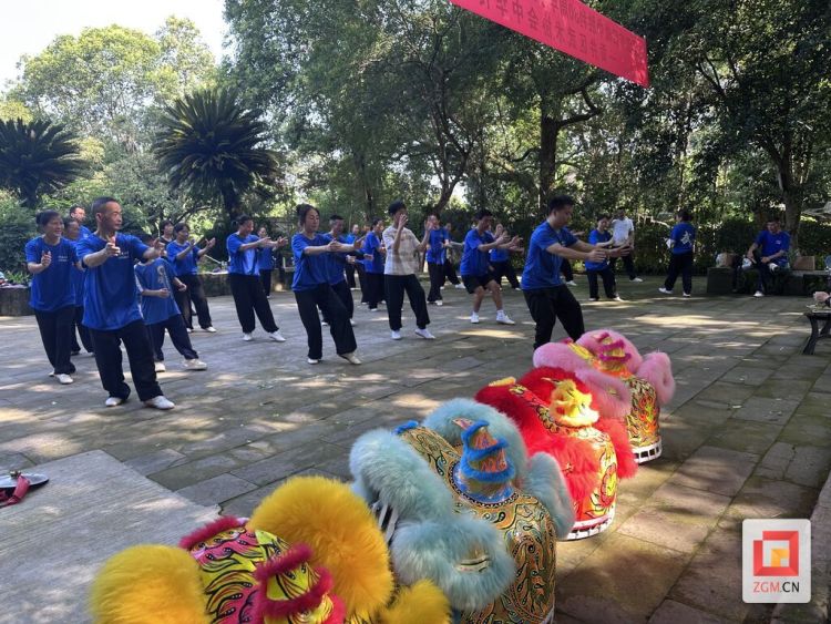 “醒狮”跃动承文脉 自贡贡井区中华传统武术“醒狮”培训开班
