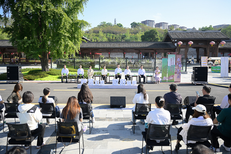 金秋时节游自贡沿滩 开启趣游畅购文旅新玩法_fororder_1新闻发布会现场（摄影-廖志全）