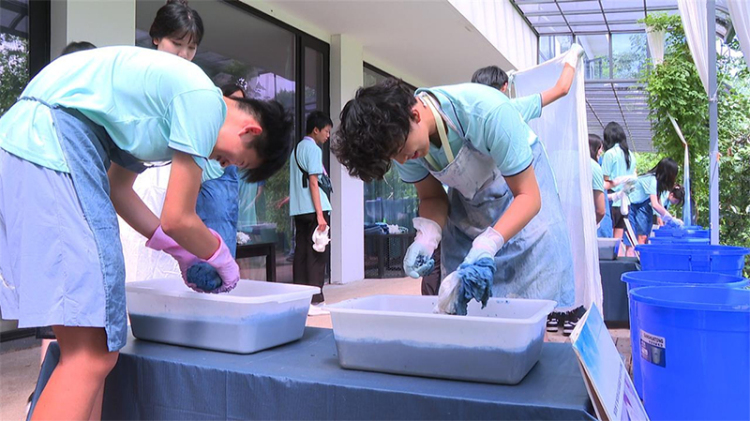 美国华裔青少年走进德阳高槐村 沉浸式体验非遗扎染魅力_fororder_未标题-7