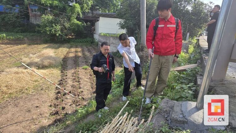 “它又上路了”！自贡首次组织无人驾驶燃气巡检车现场操作学习活动