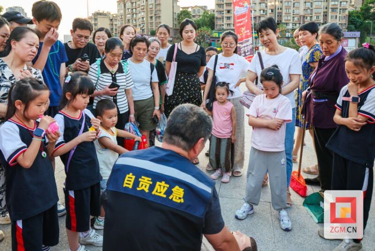 安全技能“手把手”传授 自贡市安全宣传“五进”活动走进高新区