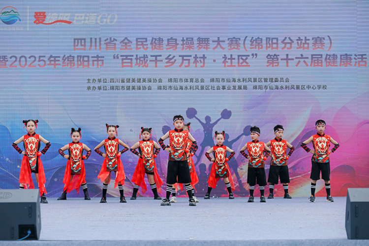 绵阳仙海：千人“舞林大会”嗨翻全场_fororder_ZF0027_tpXNFPaM3yMuhWgAT1Nbdf4