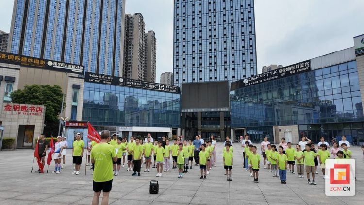 国湖社区第三届“活力晨跑 健康成长”开跑！退役军人伴少年同行