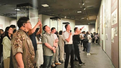 网络名人探秘“顶流”三星堆