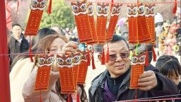 年味“晒”上街 消费“热”起来