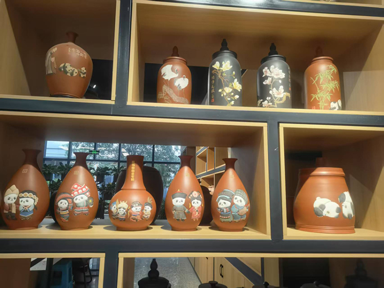 时代光影 百部川扬｜从泡菜坛到国际展台 探秘荣县土陶的“破圈”之路_fororder_微信图片_20250527013131