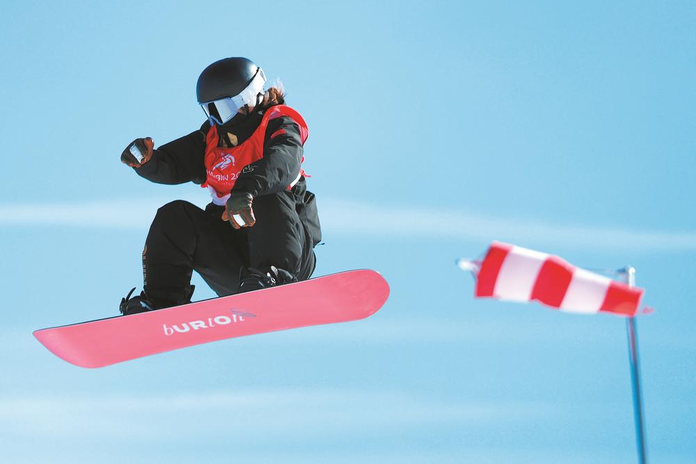 亚冬会四川首金 单板滑雪女子大跳台17岁熊诗芮夺冠