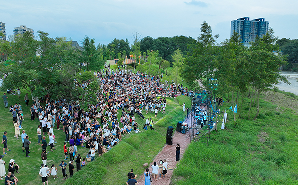 眉山丹棱：夏夜音符跃动城乡 奏响文旅融合新乐章_fororder_“橘橙音乐会”现场