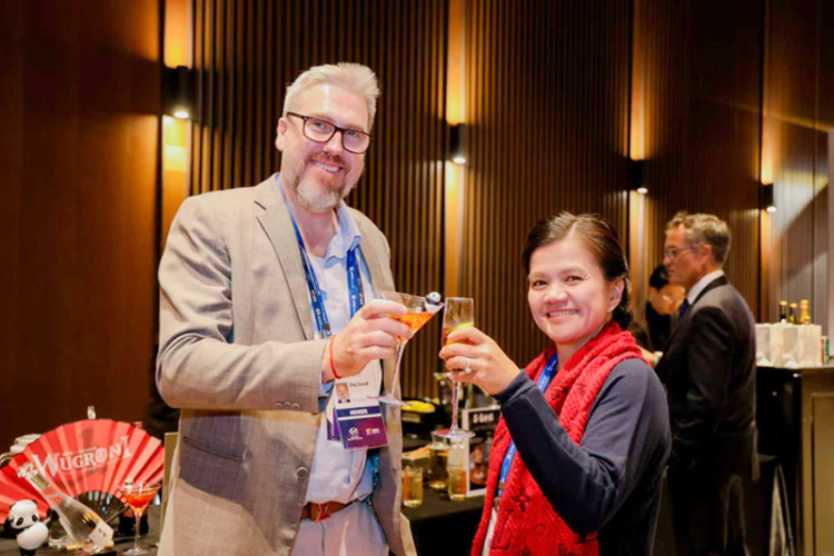 五粮液七度携手APEC：以“和美”文化引领中国白酒出海“加速度”_fororder_各国嘉宾盛赞五粮液-供图-五粮液集团