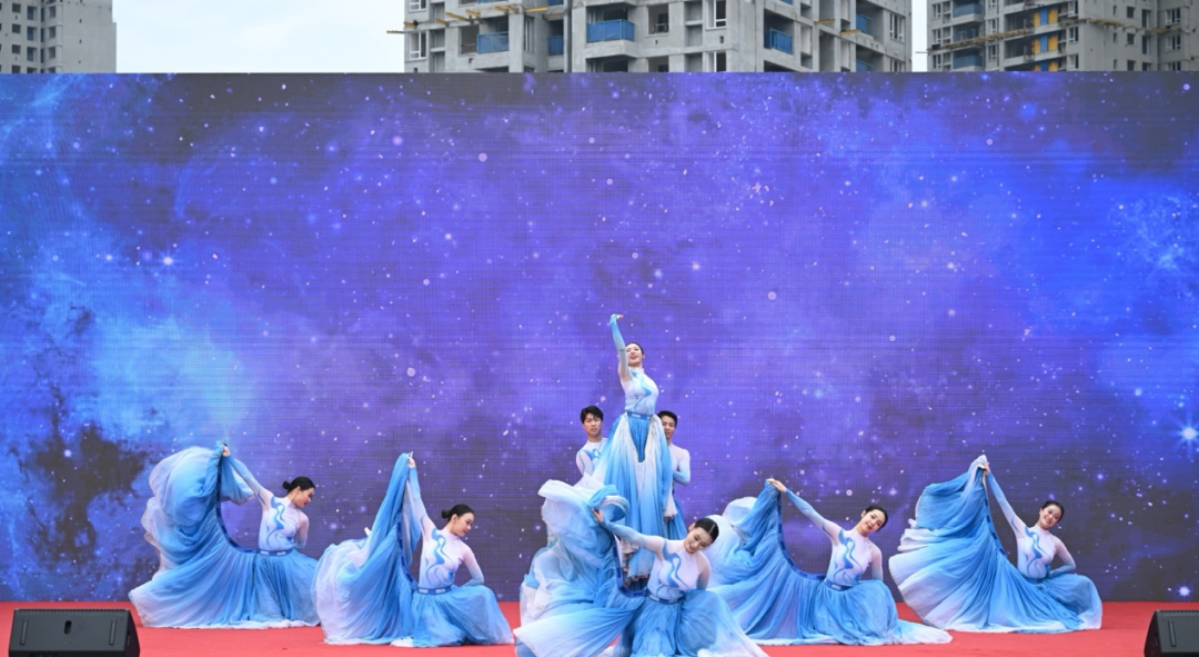 四川省总工会“送文化到基层”活动走进中铁二局大北区项目