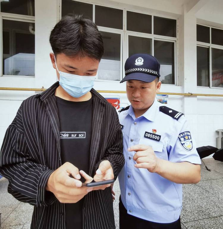 李虎，一路走好！四川宜宾屏山县公安局副局长在案件侦办过程中坠江不幸牺牲