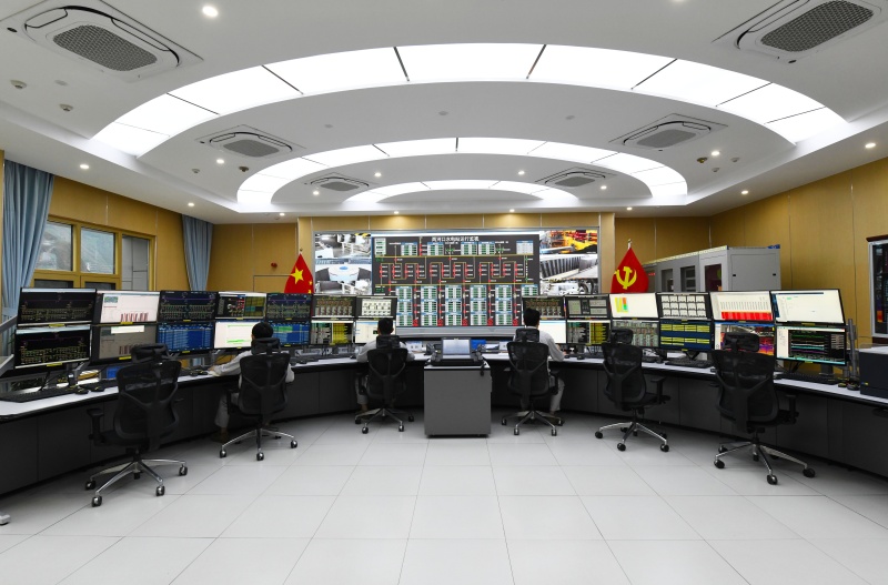 跑出“加速度”、拼出“新业绩” 雅砻江流域水风光一体化基地火力全开