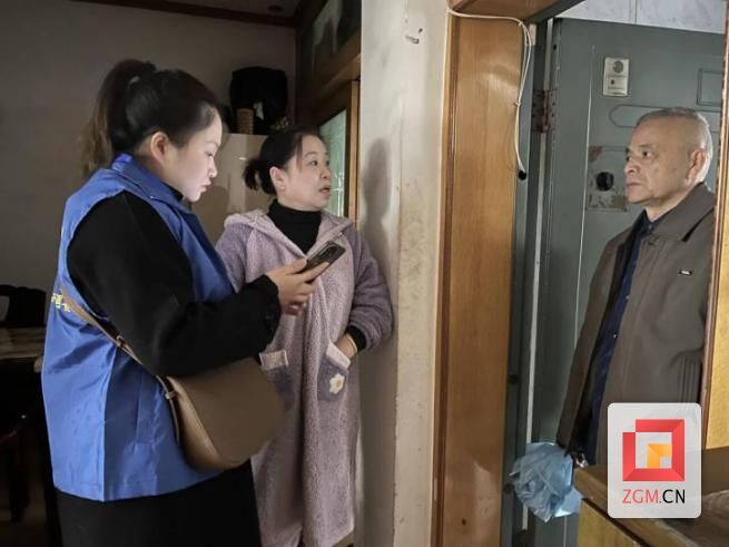 自贡高新区全面启动2025年全国1%人口抽样调查入户登记 75名调查员一线采集“民生数据”