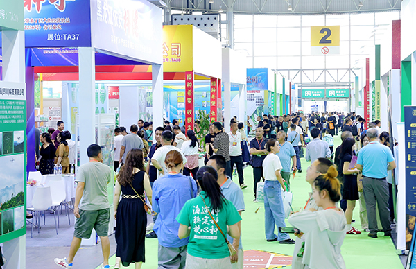 第十一届成都种业博览会举行 近3000个蔬果新品种亮相_fororder_室内展览现场(1)