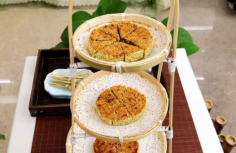 宜宾筠连县委书记谢晓丹化身“首席推荐官”推介筠连_fororder_筠连月饼--摄影-高学兵