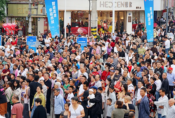 何以成都？两千万游客见证成都的“净优亮美”_fororder_1760100238460198