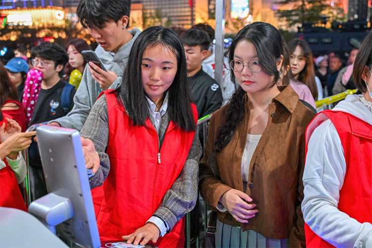 眉山仁寿：绿茵场上 那一抹温暖的“志愿红”_fororder_未标题-3