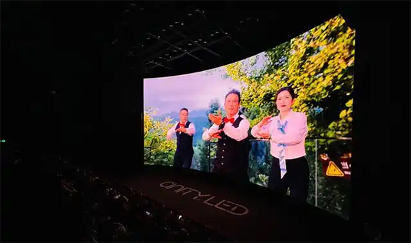 歌声致敬重阳 成都市重阳节老年合唱展演银幕首秀感动全城_fororder_未标题-3