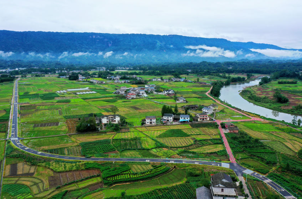 “要想富，先修路”背后的四川“铺路人”，赞！