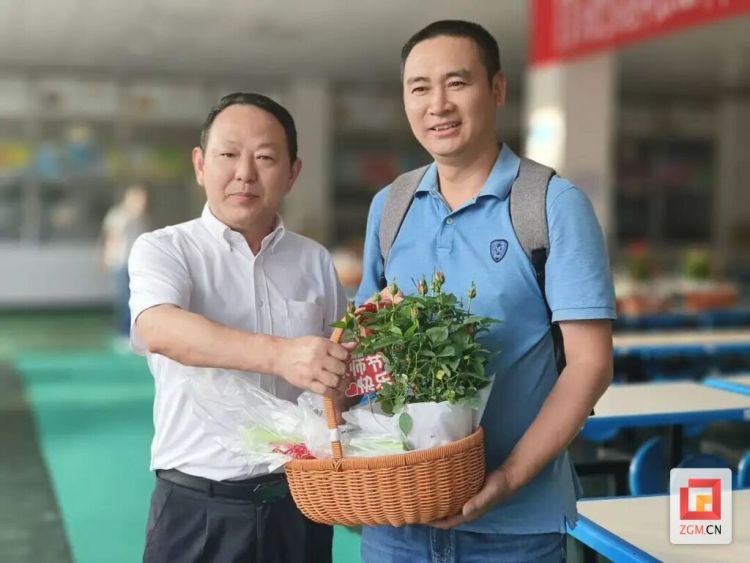 自贡高新区各学校热烈庆祝第41个教师节