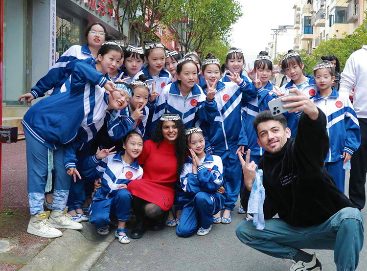 丝路青年“扎”进叙永：解锁扎染非遗 邂逅苗族文化魅力