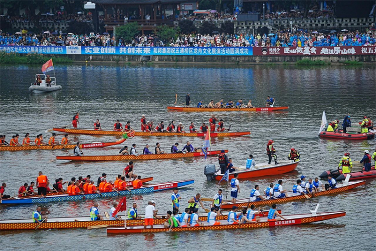 乐山五通桥第二十二届龙舟文化展演精彩上演 小西湖美食音乐节点燃夏日热情_fororder_图片-1