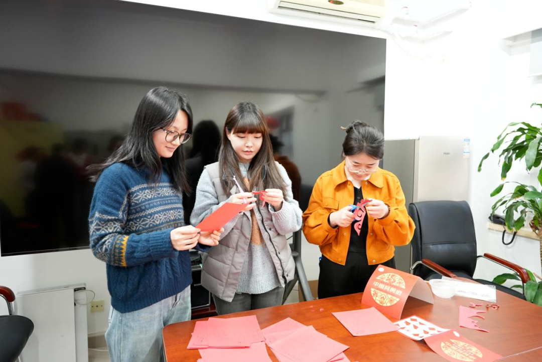 中广联合会工会开展2025“墨香送祝福·新春迎蛇年”活动