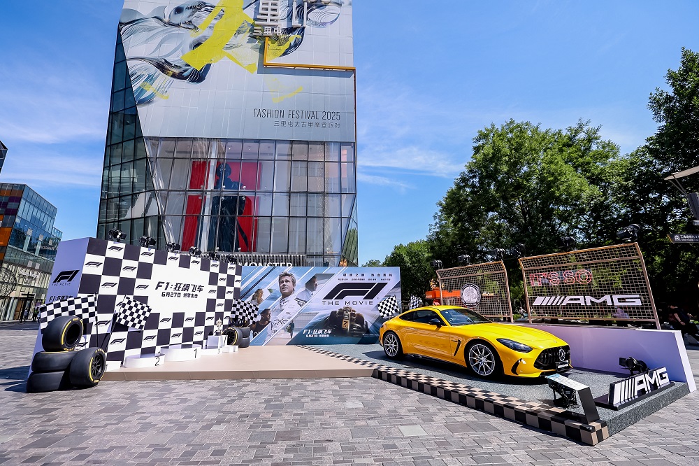 赛车竞速大片《F1：狂飙飞车》首映 布拉德·皮特热血逆袭_fororder_1