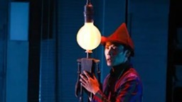 蒋奇明、黄澄澄等6位主演化身百余角色 话剧《爱与信息》呈现碎片式“解谜”