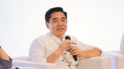 白玉兰电视剧评委会主席大师班举行 陈宝国：经典反复重温靠剧作