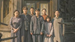 近五年来最快！年度票房破300亿元 多部大片暑期接力上映