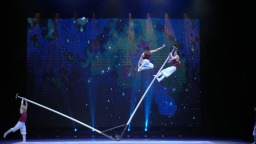 中国杂技团建团75周年 推出驻场演出《登峰造“技”》