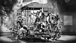 新版舞剧《铁道游击队》首演 “钢与血”铸就铁道上的抗战传奇