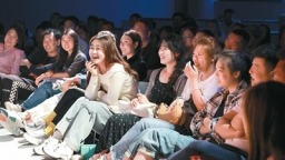 脱口秀“笑”出演艺经济新亮点