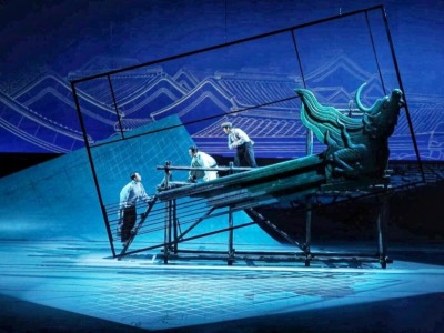 国家大剧院原创话剧《雨燕》首演 艺术化再现中轴线测绘的“精神重量”