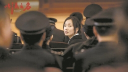 《以法之名》，在掌声与争议间校准坐标