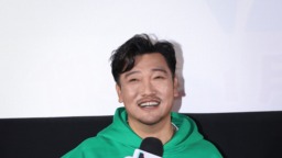 电影《假爸爸》贾冰尹正默契十足 演绎“冒牌父子”