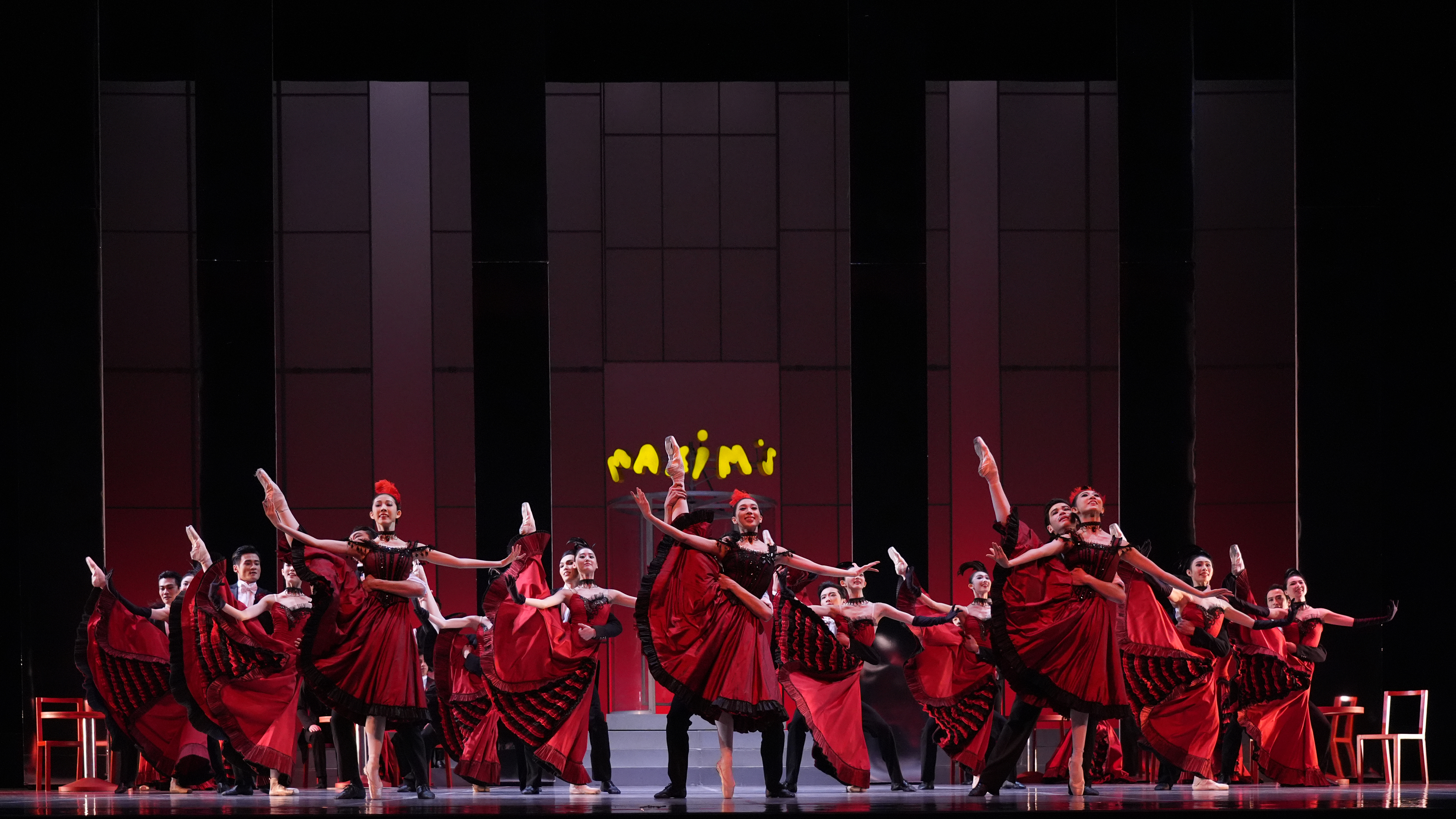 国庆假期中央芭蕾舞团上演罗兰·佩蒂大师经典之作《蝙蝠》