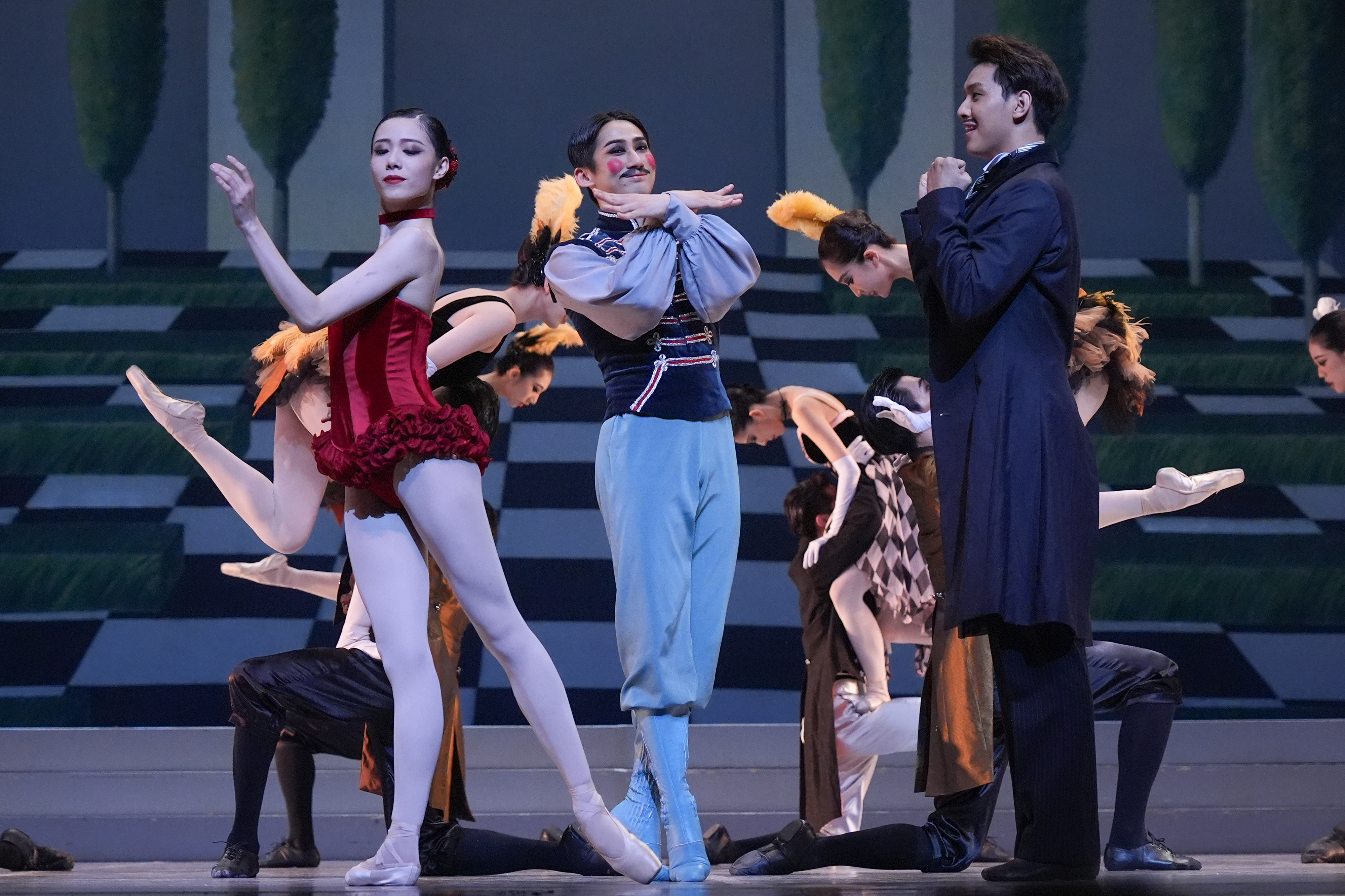 国庆假期中央芭蕾舞团上演罗兰·佩蒂大师经典之作《蝙蝠》