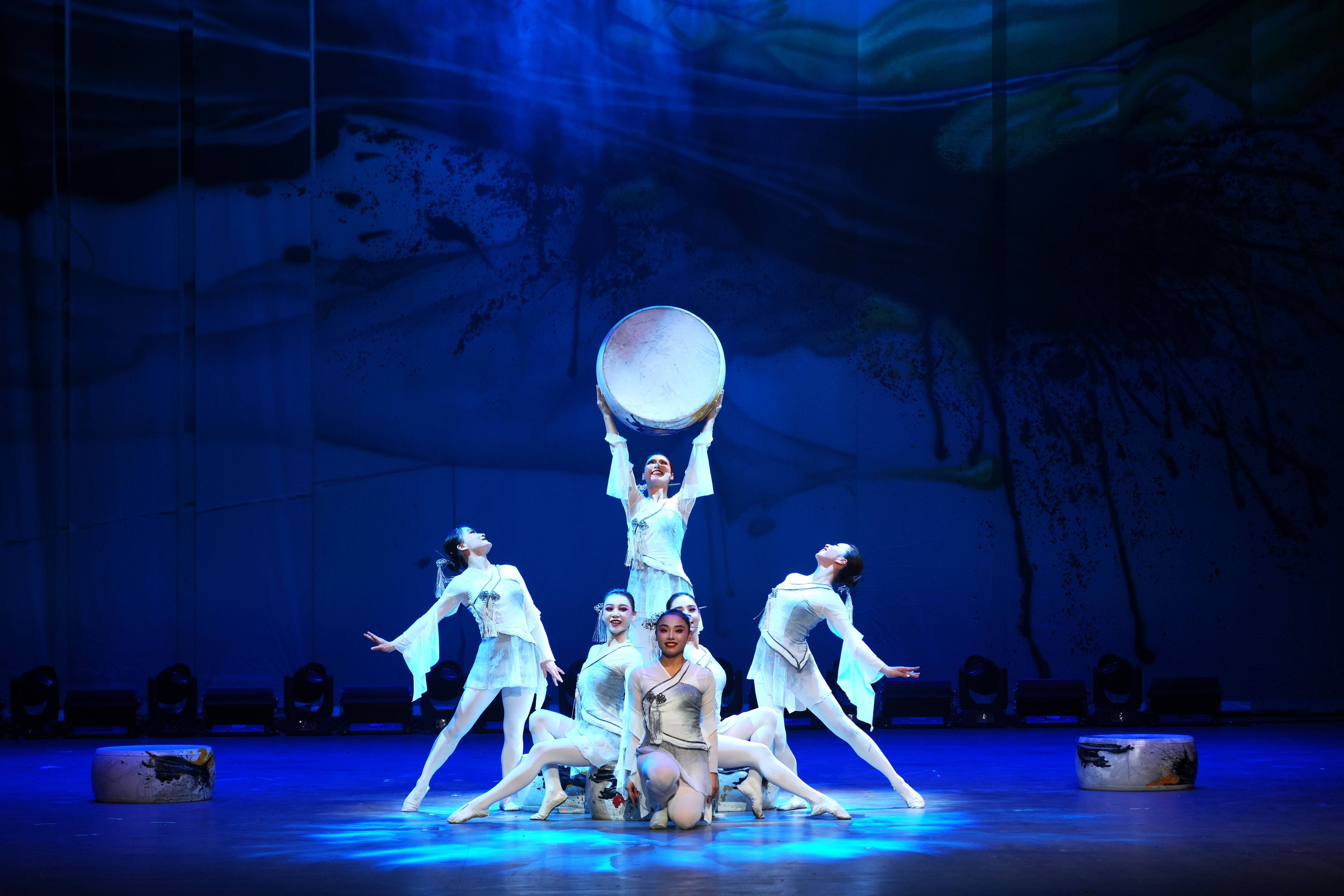 中国杂技团建团75周年 推出驻场演出《登峰造“技”》_fororder_DSC04266.JPG