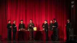 北京人艺再演《哗变》展现话剧语言魅力