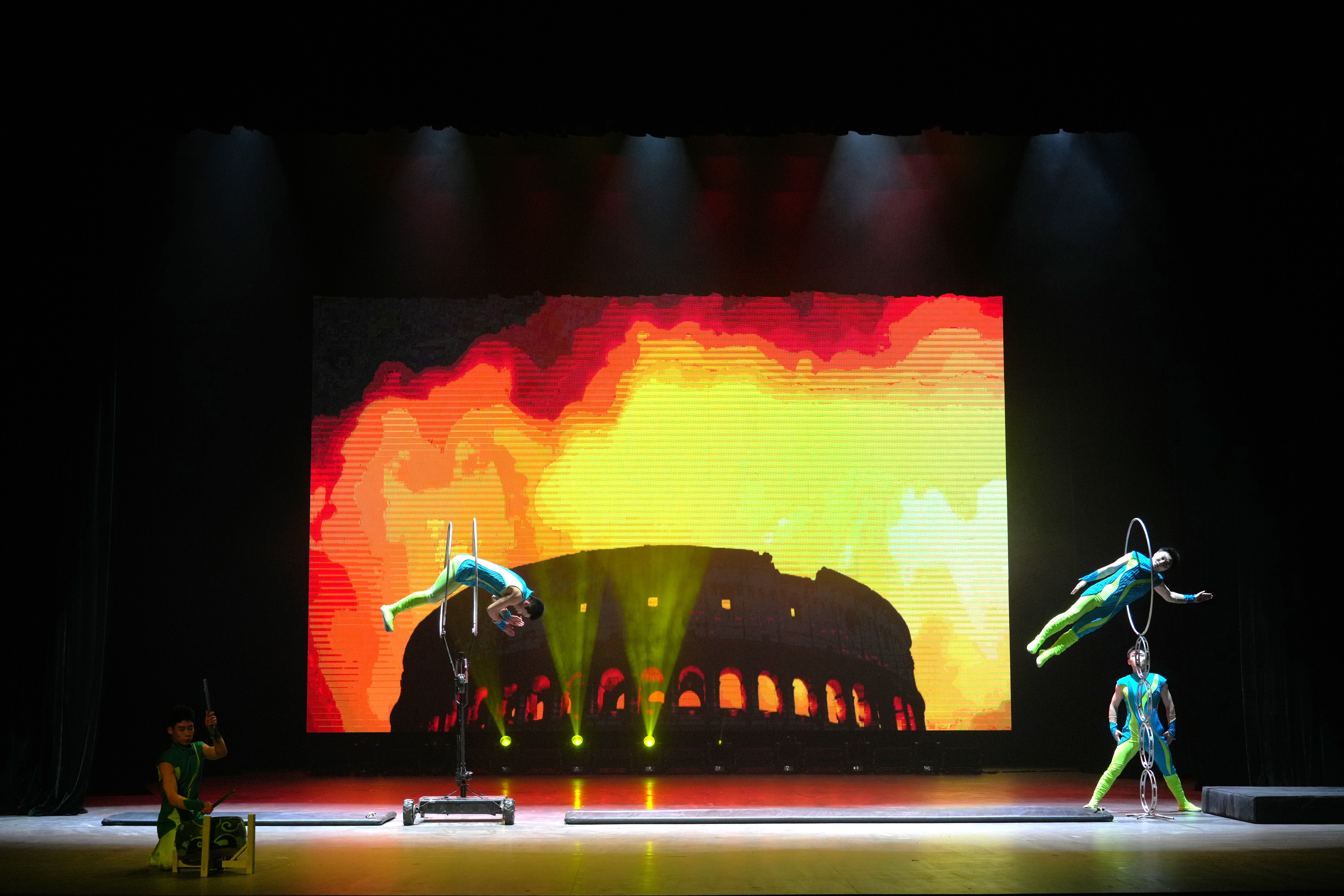 中国杂技团建团75周年 推出驻场演出《登峰造“技”》_fororder_DSC04403.JPG
