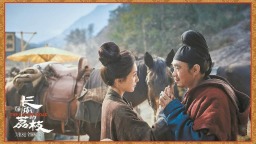 同题作文的两种解法 关于《长安的荔枝》的影视改编