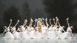 从课本到舞台 芭蕾舞剧《百合花》开启“第二课堂”