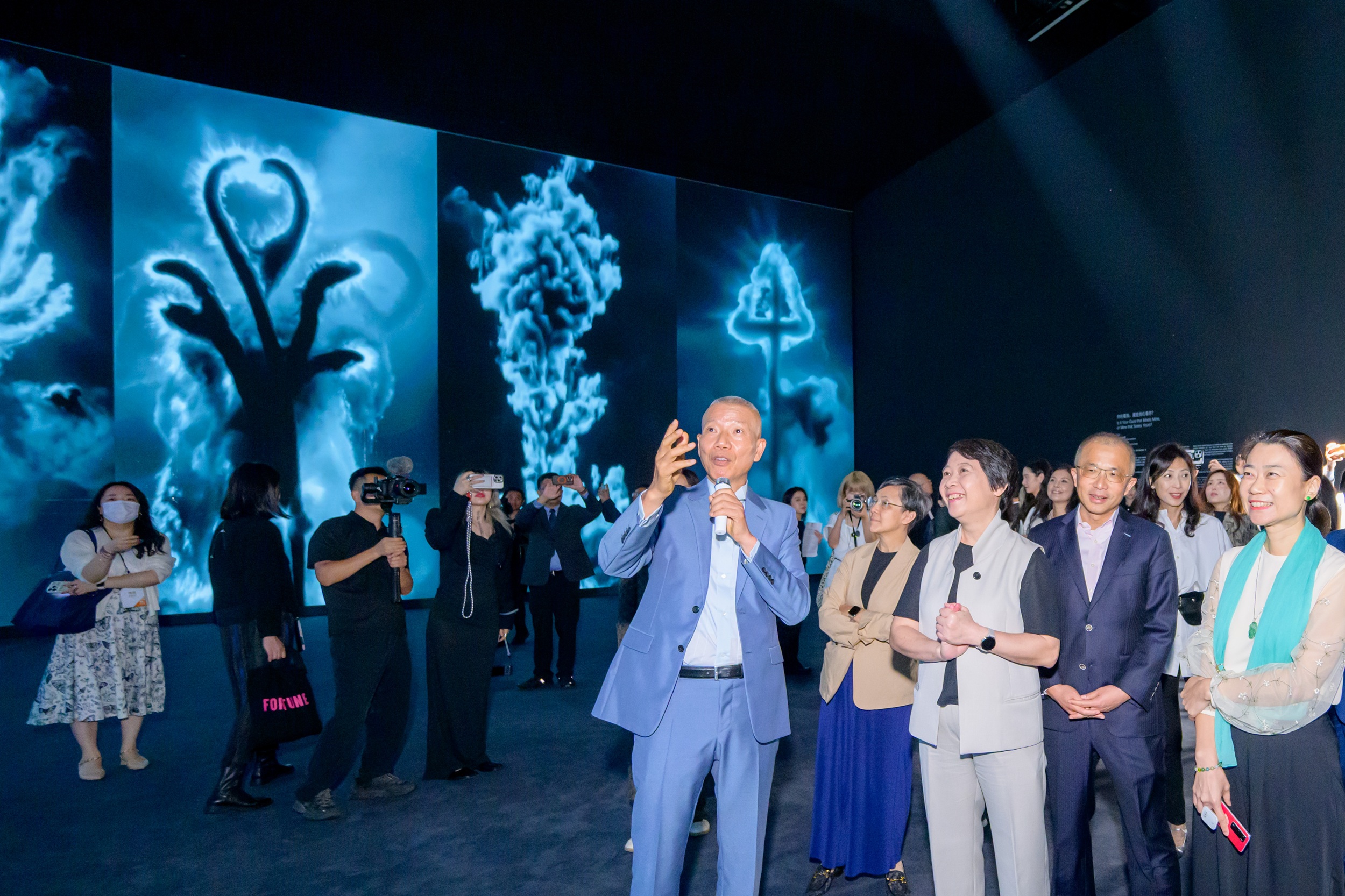 人工智能艺术家《cAI™️实验室2.0 》 特展亮相澳门国际艺术双年展2025_fororder_02